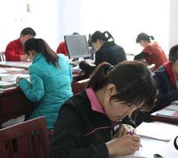 ���H�ǌW(xu��)����D���ώ������k����Ҳ�D�Ĳ��У��ڲ���30ƽ�׵�һ�g�k�������Ȼ��16λ�ώ���ͬ�r(sh��)���n��