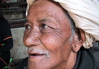 �°����д���۵����T