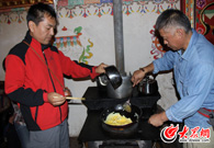 �������