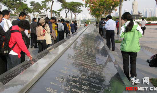 (�����V���Ｏ��չʾ�˱���ı���ĕ�����Ʒ)