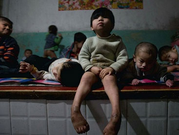 ���T���_��һ�ɟ��˓��������һ�_��L(f��ng)���M�����D(zhu��n)�ӣ��MС�Ŀ��g�[����һ������䁣��D���Ă������������к��̓ɂ�����˯�µ�Ů�����������K����ı�������ֱ���w��