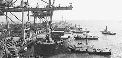 12��12��10�r���S�����ոۖ|11#��λ�İ����R���F�Vʯ����������˹��̖�����ж�����ո�؛�����������30017�f����ͬ�����L11.3%����ǰ������ɡ�ʮ���塱�¿�3�|�����aĿ�ˡ�