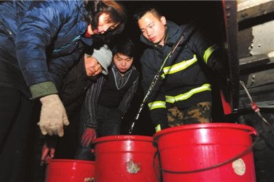 ɽ��������Ⱦ5���֪ͨ�ӱ����� 4��؟���˱���