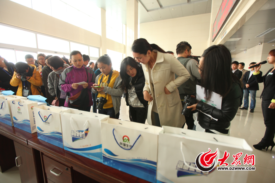 1��10��29�����磬���۽���һȦһ����������ʮ���Ї��W�jý�wɽ�|�С����L�F����ɽ�|������Ƽ��ɷ����޹�˾���L���󱊾Wӛ�� ���L�� �z.jpg