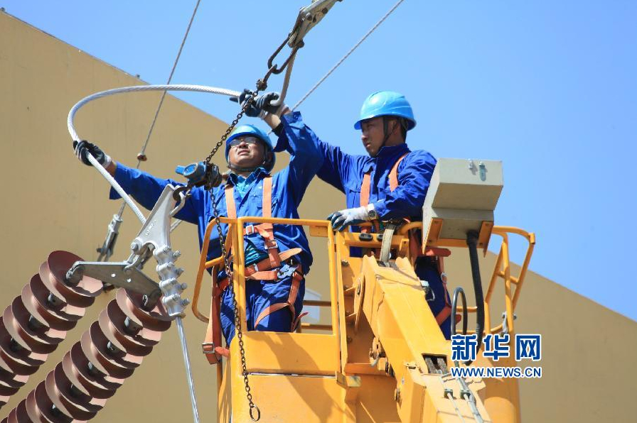 5��13������(gu��)�W(w��ng)ɽ�|��ī�й�늹�˾ʩ���ˆT�ڌ�(du��)��·�M(j��n)�и�Ӹ��������A��l(f��)