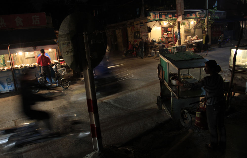 ҹĻ���R���A�����ϣ��°���˚w���Ƽ���������Ӌ�������о�֮�g��С؜���[�Ͻ��^�������Լ����p�֓����ͥ��؟(z��)�Σ��ڼ�ͥ�Č����������������ӵ������ڄ��ߡ�