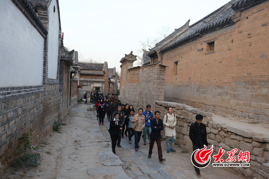 27�գ����۽���һȦһ����������ʮ���Ї��W�jý�wɽ�|�С����L�F���M����600����vʷ�����Q�顰�R����һ�Ŵ塱���������������