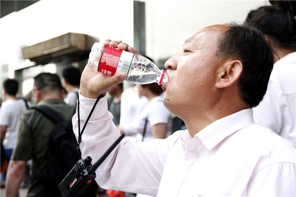 �����Ծ����{(di��o)�Ȃ�Ѹ�ٔQ�_ˮƿ�����˹��˵�һ��M��----���zӰ ɽ�|���\(y��n) ��������.jpg