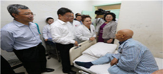 3��ϯ���Ӄxʽ���I���ͼ��e�����h�tԺ�ۿƲ��������g��İ׃��ϻ��ߡ�� �zӰ.JPG