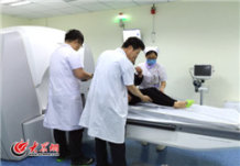 5��19�գ�һλŮ������ɽ���Ժ�t�o�ˆT�Ď����£�����٤�����ί������󱊾Wӛ�� �R���K ���L�� �z.jpg