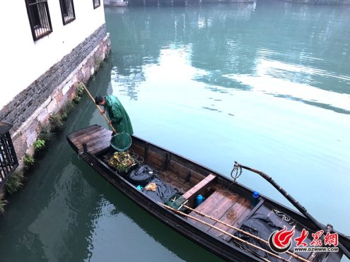 1��11��14���峿������ӭ��(l��i)���������绥(li��n)�W(w��ng)���(hu��)�Ğ��(zh��n)���ž��^(q��)���o��æµ����(x��)���У�һ�������ˆT���u��ľ�������ӵ����󱊾W(w��ng)ӛ�� ��˼˼ �z.JPG