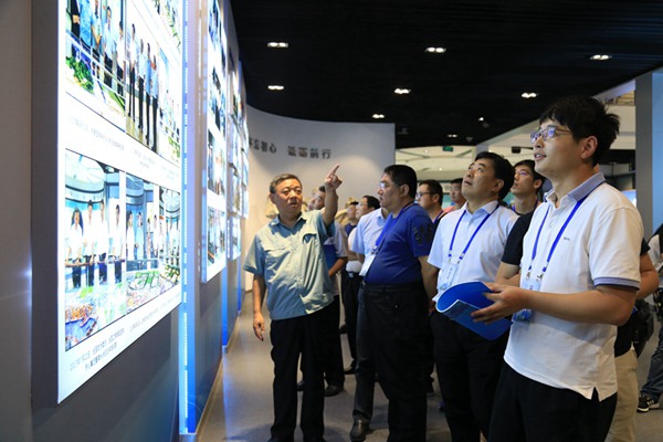 ���ոۼ��F���޹�˾�hί����ӛ��������ϯ��ï�ڞ���L�F��ӛ�߽�B���ոۣ��u�� �z��