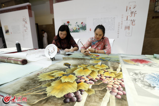 01����ɽ�|��B�����̴������̖�����z�a(ch��n)Ʒ��ˇչ�ϣ�����ɽ�|���صķ��z������չʾ�˸��ԵĽ^����󱊾W(w��ng)��ɽ�|24С�rӛ�� ���裩.jpg