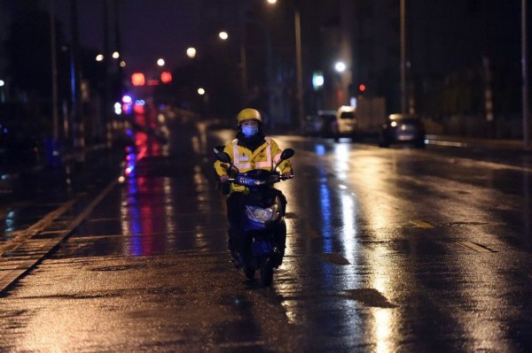 2��6�գ��Ϸ������uС����l�飬�����ڿՕ�Ľֵ��ϣ���һ�ݷ����u���_���M�ߡ����A��l ���� �z