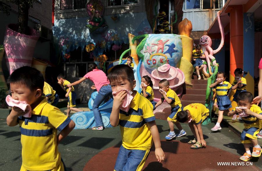 CHINA-SHANDONG-JINAN-KINDERGARTEN-FIRE FIGHTING DRILL(CN)