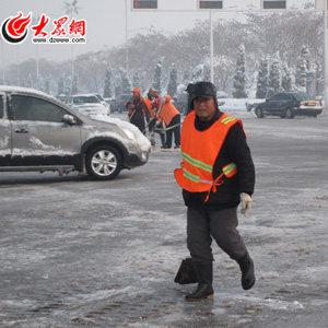 ��һ��ѩ�����˭h(hu��n)�l(w��i)����