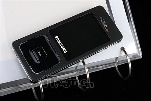 緊貼纖腰美臀夏日便攜輕薄時尚手機(jī)推薦(3)