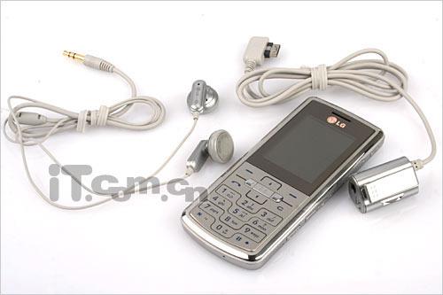 緊貼纖腰美臀夏日便攜輕薄時尚手機(jī)推薦(6)