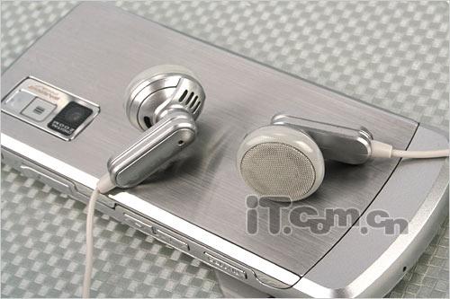 緊貼纖腰美臀夏日便攜輕薄時尚手機(jī)推薦(6)