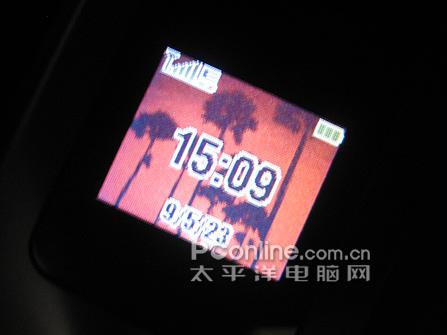 摩托羅拉W510評測 超高性價比摩托金屬超薄翻蓋W510評測(3)