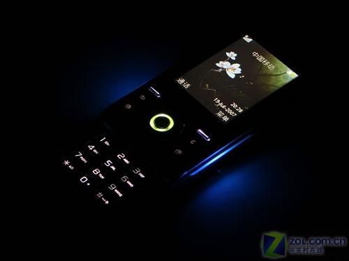 時尚手機新教主 滑蓋炫燈索愛S500i評測 時尚新概念索愛超薄滑蓋機S500i評測(2)