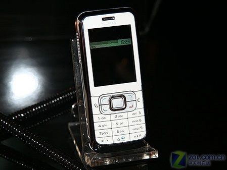 時(shí)尚潮流諾基亞九款新品手機(jī)圖賞(3)