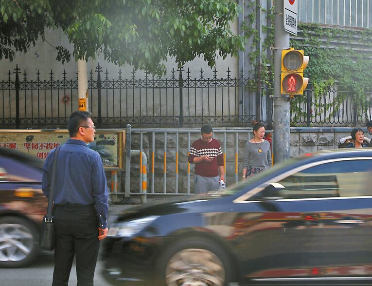 ���Ͻ����_�P�����J�t�� Ȫ��·���J�t��1��20�˱��P����С�족