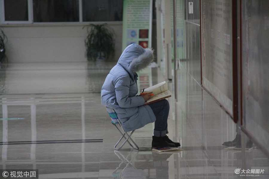 2017��12��27�գ����ϣ���ɽ���|·�������ٴ�W�����t(y��)Ժ�������(zh��n)��ĩ��ԇ��һλ��W���Q�t(y��)Ժ�W�����o��ÿ��4�c�ൽ�W��������10�r��һ�����t(y��)Ժ�W��7����С�r��