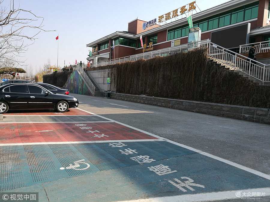 2018��1��19�գ���ɽ�|������Դ���Յ^���O�õ�Ůʿ����ͣ܇λ���o�ϵKͣ܇λ����̎܇λ�ȱ�����܇λ��50cm���@�N���Ի���ͣ܇λ׌���񼊼��Qٝ��