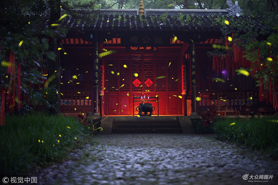 2018��7��8�գ�ҹ��r������Ⱥ��Ξ���x���Ͼ��Ͻ�ɽ�`���¹��@�Ę������w�裬�����c�c����������ҹ���еķ������·����һ����õľ��`������