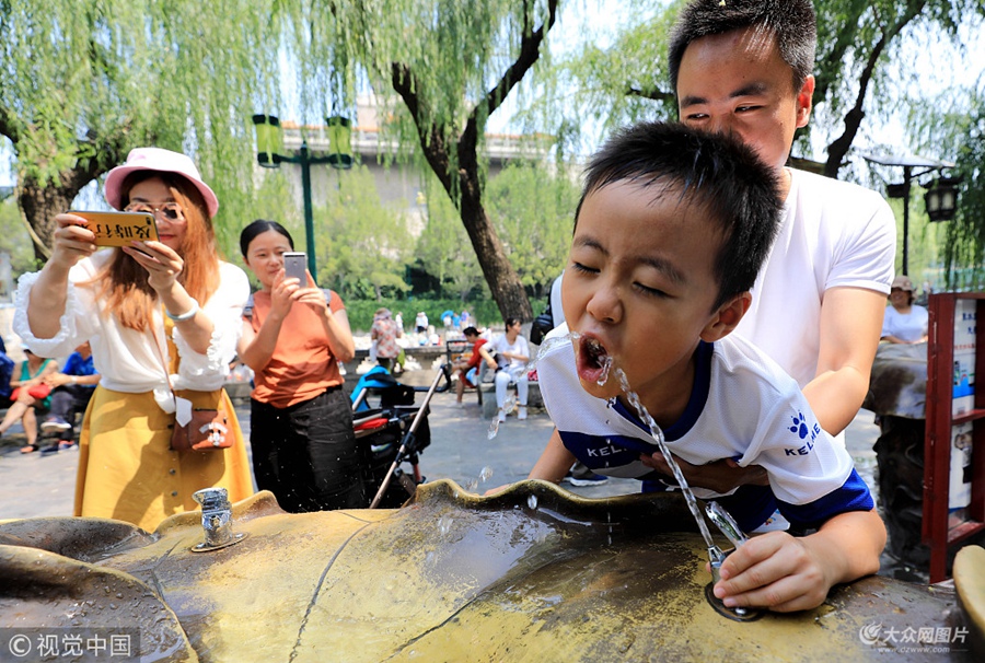 2018��7��12�����ڝ��Ϻڻ�Ȫ������Ȫˮֱ��c�����˕��Ȫˮ��