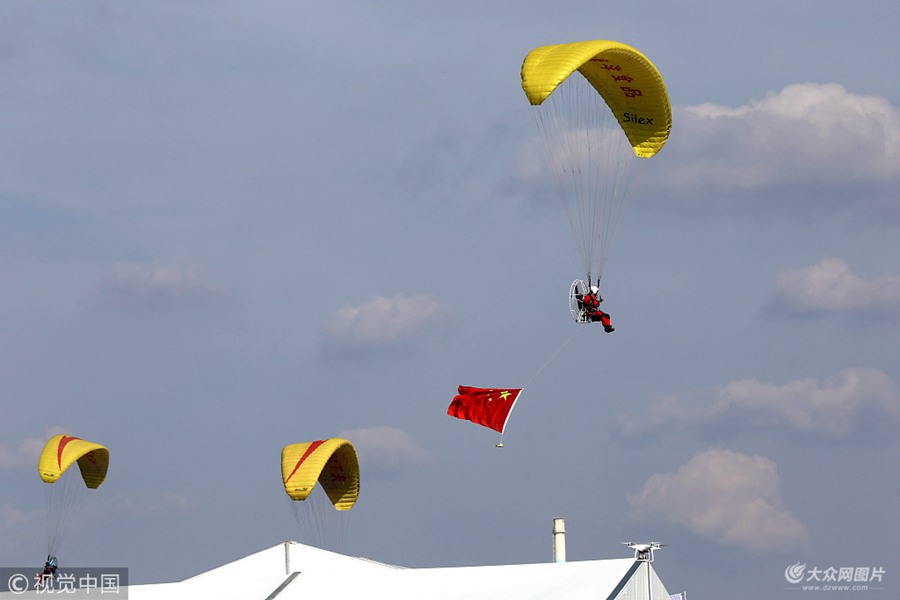 2018��10��13�����磬ɽ�|��������ɽ�|�s���e�еć��H�u���󎟾����Ոِ�_Ļʽ�ϣ���ʮ�˽M�ɵĄ����㾎�ͬ�r������գ����ݡ���Ů�·�����