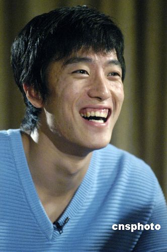 ���裺���\(y��n)��(hu��)��ͬһ��(ch��ng)�Α���Ů���ѱȿ�ڸ��y