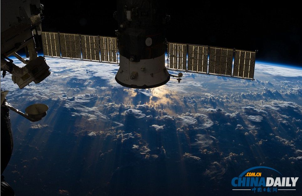 �S���l���@�����\�У���T�����Ĕz���^�����Ƭ�����������l��Խ�^���������ϿյĈDƬ��