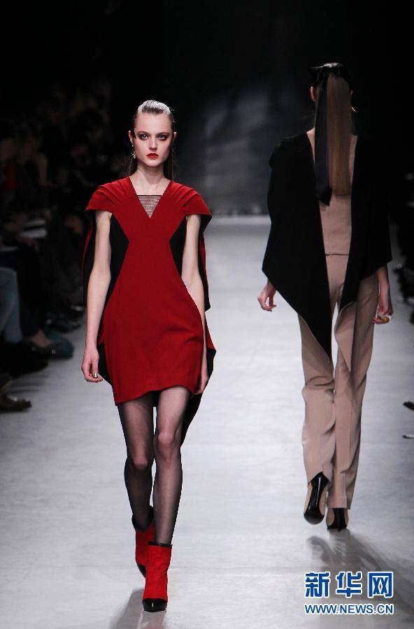 �����H����5������r�b�ܡ������v����˹���R��:������������Ů�˲�������