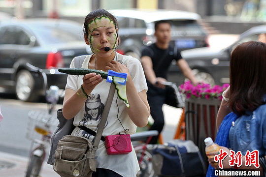 5��20�գ�ɽ��̫ԭ���^��һ��Ů�����S��Ƭ��Ę���H��ʾ�������N����Ĥ�������������˲���Ů��͵��Pע��������l(f��) �信�� �z