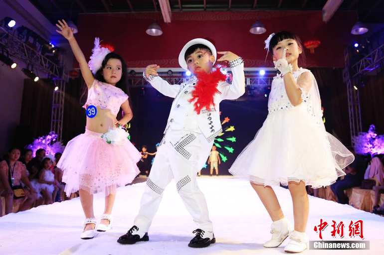 8��21�գ�2014���H�ك�ģ�ش�ِ���Qِ�ڱ����������ݡ���ِ�֞錚���M����ͯ�M������M����ِ�x�ֵ����g��3�q��15�q���F����Сģ�؂�����T�_��չ�Fͯ���ʵĲ�ˇ���¸ұ��_�Լ��ĕr�Љ��롣