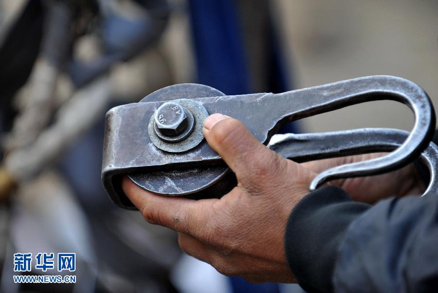 ���߻���  �������A�W����1��ŭ����{��Сɽ�������ϵ�������\��