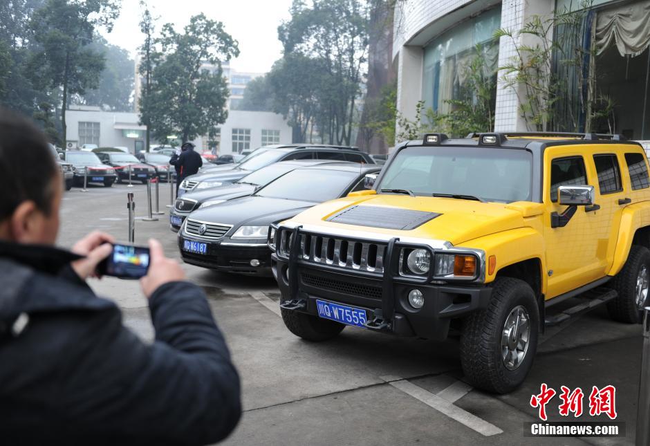 1��11�գ��Ĵ����e��ZҺ���F(tu��n)��˾����343�v��܇���u���_��Ļ�����u�����m(x��)4�죬���а������F(tu��n)�����L(zh��ng)�����{����1700���˅��c��(j��ng)�I��