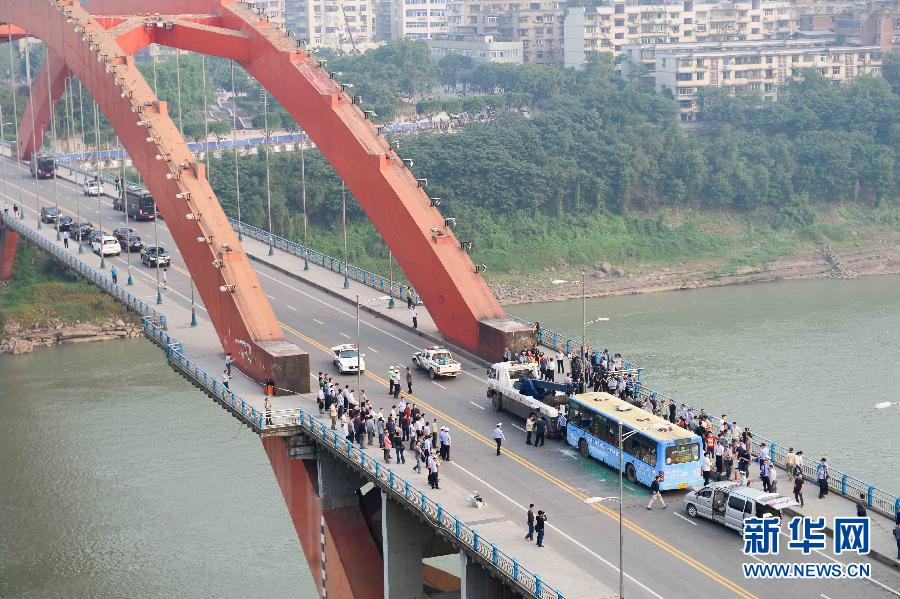 5��12���Ĕz�Ĺ���܇ȼ���F(xi��n)��(ch��ng)����(d��ng)��16�r(sh��)50�����ң�ԓ��һ�v14·����܇��������e�ǅ^(q��)���T���ϕr(sh��)�l(f��)��ȼ����Ŀǰ�Ѵ_�J(r��n)1��������20�����܂���