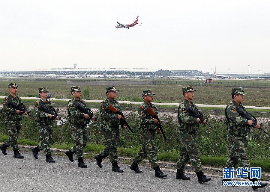 5��18�գ�߅����(zh��n)ʿ���Ϻ��֖|���H�C�����bѲ߉��