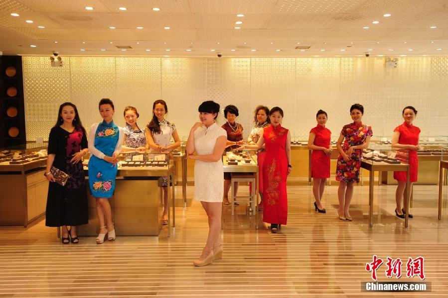 6��2�գ�ɽ��̫ԭ�����ېۺ��߂��M(j��n)�п��W���㡣��(d��ng)�գ�ɽ��̫ԭʮ��λ���ېۺ��߽M����һ�������W�����㣬�����˲���·�˵�ע�⡣������l(f��) ��?ji��n)?�z