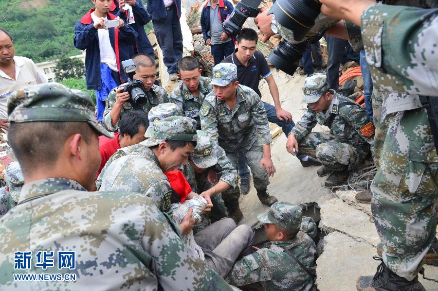 ��4�գ���Ԯ�ˆT��̧��һ���@���ˆT��