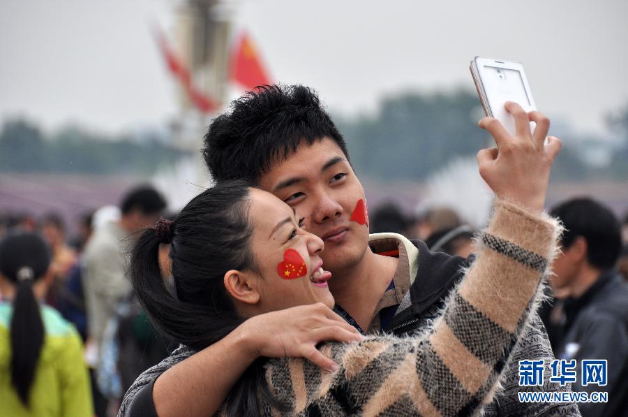 10��1�գ�һ�����p�����찲�T�V�����ġ� ��ʮһ���S�����_�����˂��Գ��εķ�ʽ�������飬�g�ȼ��գ����ȸ����^���^���ӣ��S�����������_�Ļ��