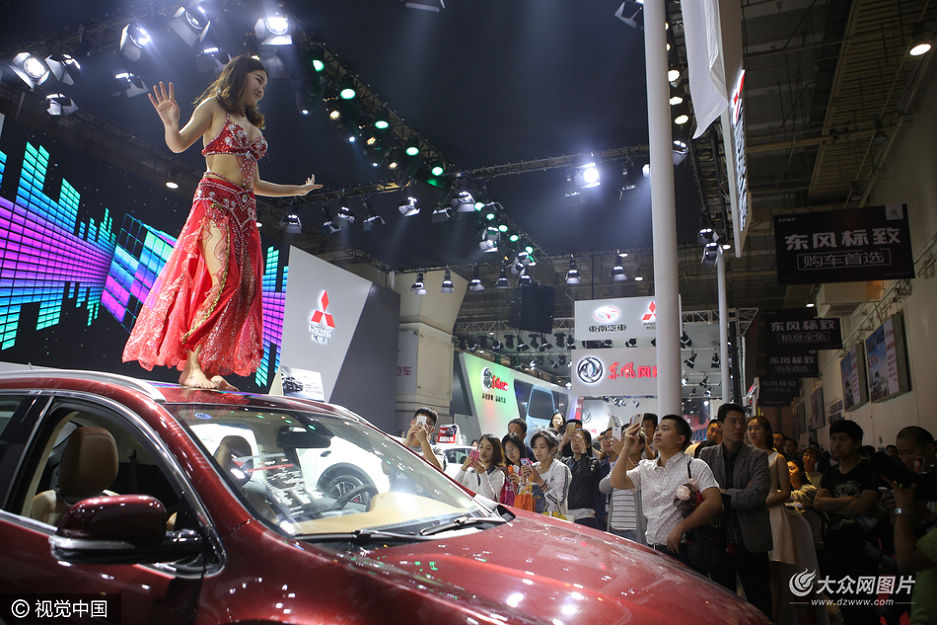 2016��5��11�գ�2016���u���H܇չ�����_Ļ��ĳ܇��Ո����Ů�٤�x�֬F(xi��n)����܇������٤�����^��չʾ�Լ��a(ch��n)Ʒ���|(zh��)����Ӳ��