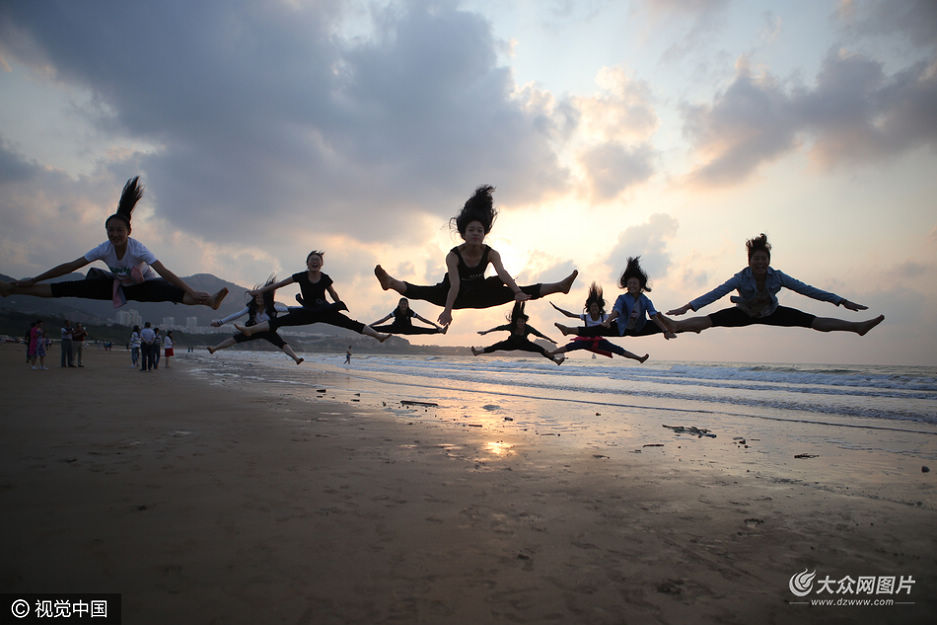 9��23�գ����uʯ���˺�ˮԡ��(ch��ng)��ֺ�ӭ�������������οͺ�߅�������y���wһ���R��