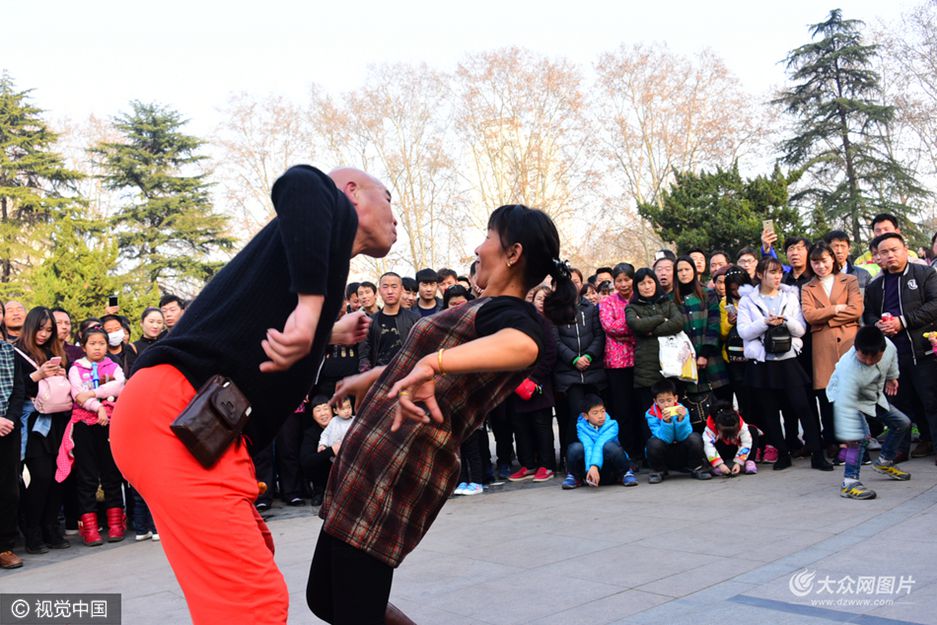 ���գ��������񹫈@��(n��i)��λ������Ԅ�(chu��ng)�ġ�����u�[����衱�ھW(w��ng)�j(lu��)��Ѹ���f�t���W(w��ng)���ς��Ķ�ҕ�l�ڃ���r(sh��)�g��(n��i)�c(di��n)�������^1100���f���۽zһ·�j�������Ը��ص����Ѽ������������ݎ��W(xu��)ˇ����