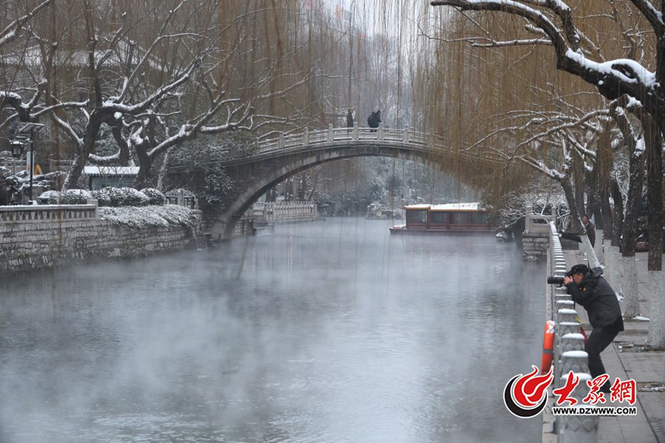 2��22������7�c��ɽ�|���ϣ�һ����ѩ�^���o�ǺӺڻ�Ȫ��ˮ����ˮ���U�U�����F�\�֣��ʬF�����F�������ľ��󣬘�����һ������ĈD���������˲�������ǰ���^�p���ա��󱊾Wӛ�� ���L�� �z