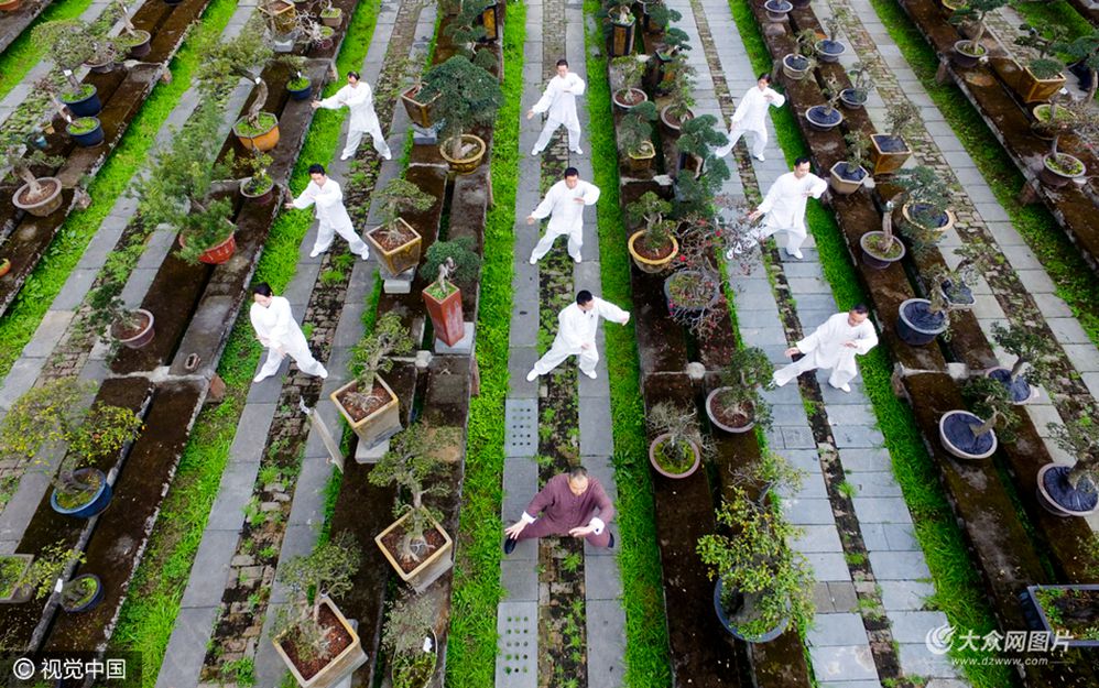 3�£��ɶ��׈@��̫�Oȭ�^����С�֣�һ����ɫ�������b�����L�߳����ࡢ韱Ǵ��ۣ����(ch��ng)�ܴ�