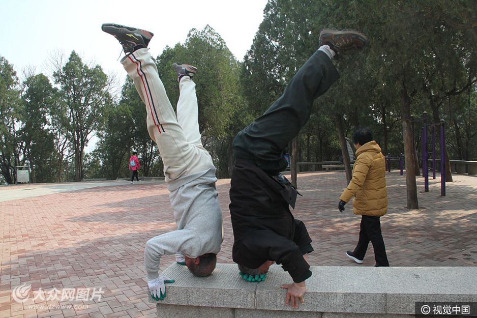 4��1�����ڝ�(j��)��Ӣ��ɽ��ʿ�o(j��)�������һλ��Ѯ�����浹���������������˵��v���^�������ҽo���?gu��)��?l��i)�g��(l��)��